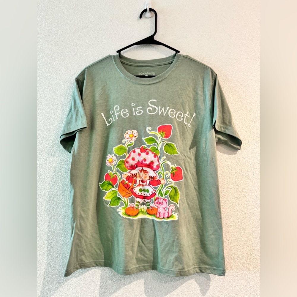 NWOT Strawberry shortcake shirt (XL)